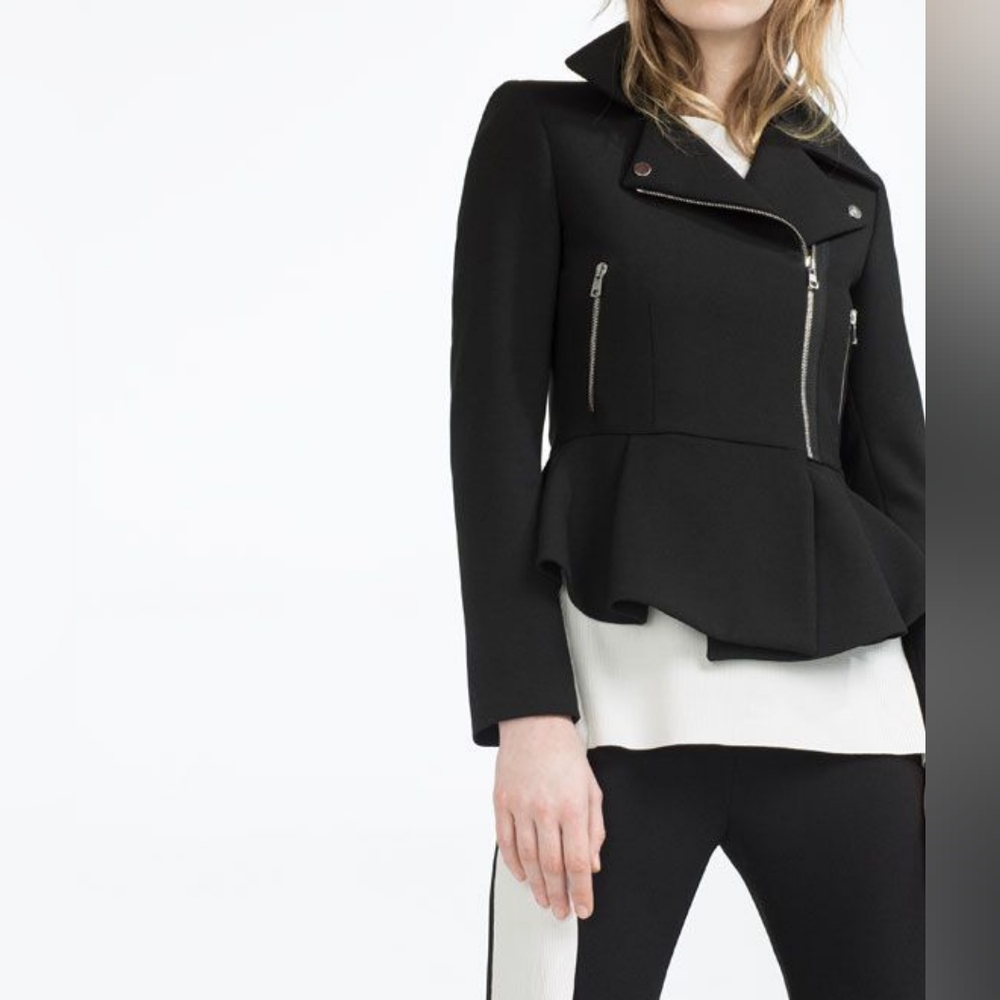 Zara Black Blazer with Textured Fabric and Fitted Silhouette